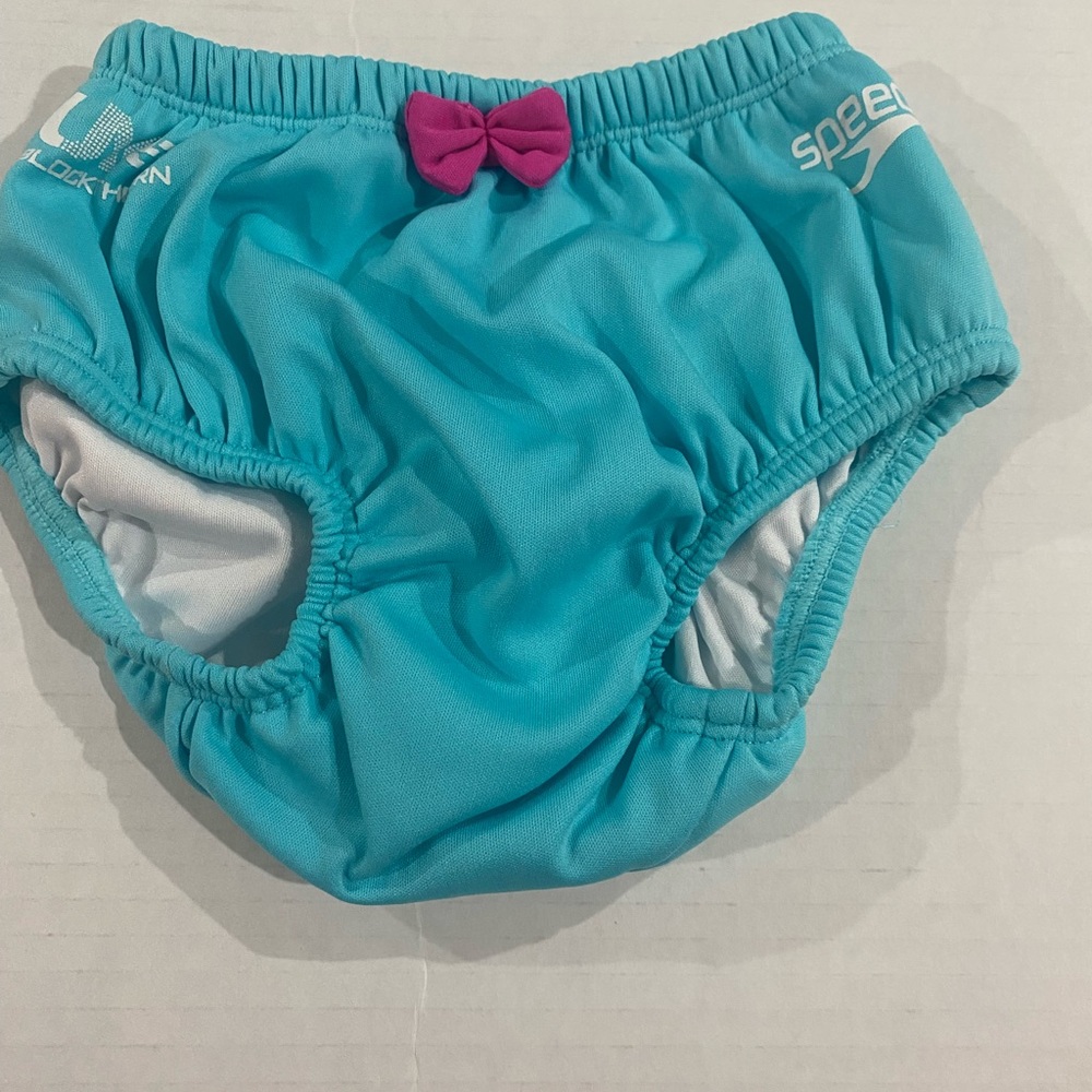 Speedo baby girl reusable swim diaper size M(12 months )